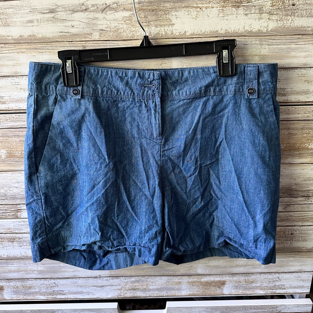 💙💙 Isaac Mizrahi NY Chambray Cotton Shorts Size 10